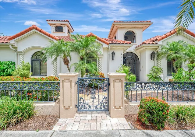Photo 5 of Sale Pending at 256 Pensacola Rd, Venice, FL 34285 | MLS# C7528392 | Listing updated on 2026-08-24