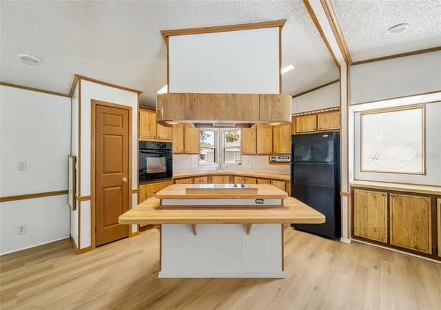 Photo 3 of Manufactured home for sale at 1004 Ann Ave, Lady Lake, FL 32159 | MLS# OM728453 | Listing updated on 2026-08-21