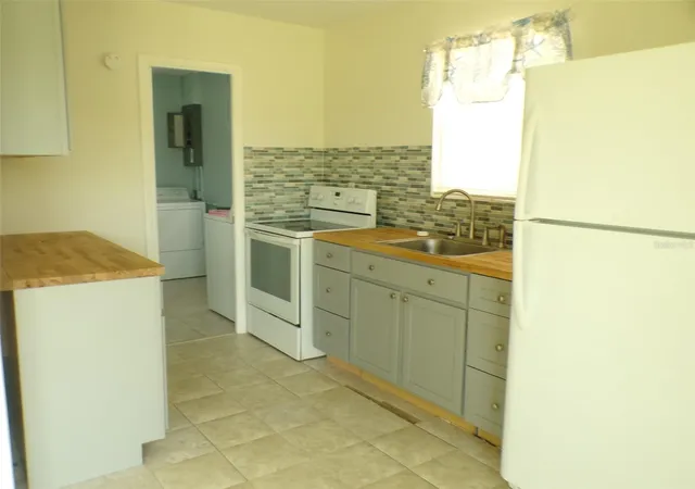 3rd image of 4011 Grobe St, North Port, FL 34287 | MLS# K4903637