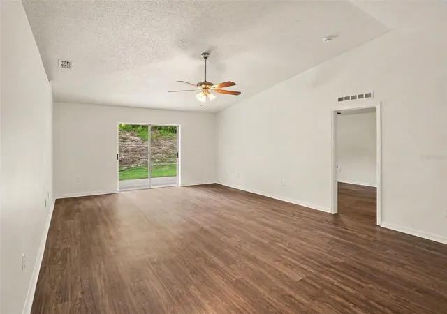 Photo 2 of Single family home for sale at 909 Bristle Cone Ct, Minneola, FL 34715 | MLS# O6425062 | Listing updated on 2026-10-06