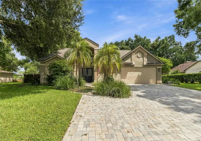 Photo 1 of Single family home for sale at 2704 Buckhorn Oaks Dr, Valrico, FL 33594 | MLS# TB8529180 | Listing updated on 2026-10-06