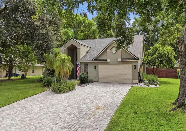 Photo 2 of Single family home for sale at 2704 Buckhorn Oaks Dr, Valrico, FL 33594 | MLS# TB8529180 | Listing updated on 2026-10-06