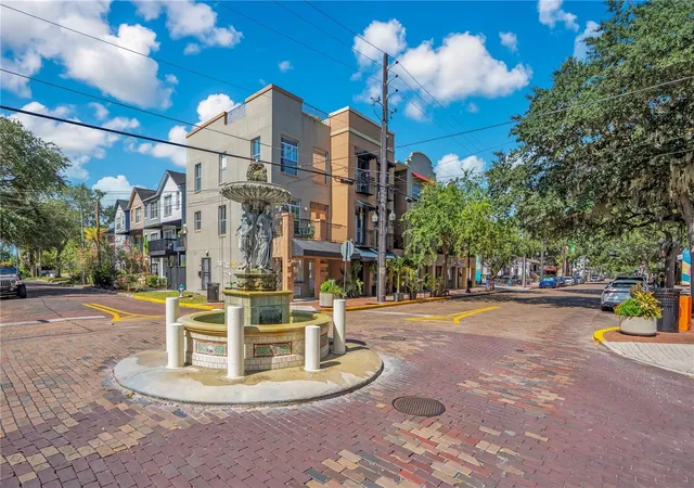 Photo 2 of Townhouse for sale at 828 E Washington St, Orlando, FL 32801 | MLS# O6425067 | Listing updated on 2026-08-27