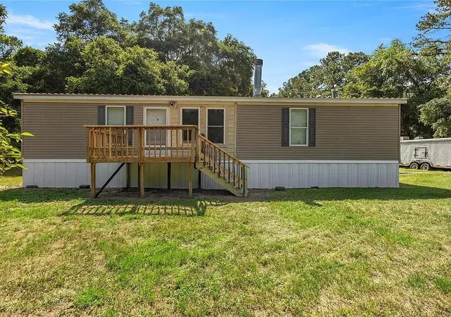 Photo 3 of Manufactured home for sale at 15340 Nw 65th Avenue Rd, Reddick, FL 32686 | MLS# OM728458 | Listing updated on 2026-08-05