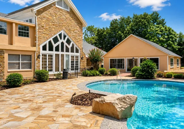 Photo 3 of Mansion for sale at 1041 Sweetwater Clb Blvd, Longwood, FL 32779 | MLS# O6425075 | Listing updated on 2026-09-22