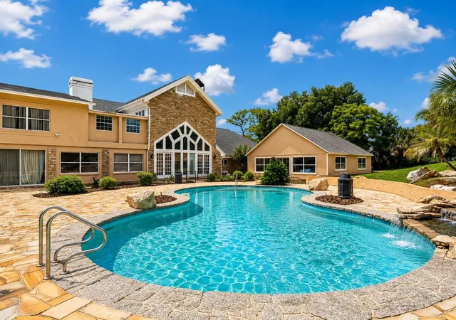 Photo 3 of Single family home for sale at 1041 Sweetwater Clb Blvd, Longwood, FL 32779 | MLS# O6425075 | Listing updated on 2026-09-22