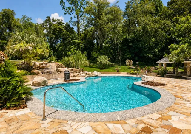 Photo 4 of Single family home for sale at 1041 Sweetwater Clb Blvd, Longwood, FL 32779 | MLS# O6425075 | Listing updated on 2026-09-22