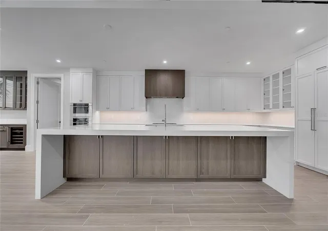 4th image of 70 Avenida Veneccia #204, Sarasota, FL 34242 | MLS# A4700005