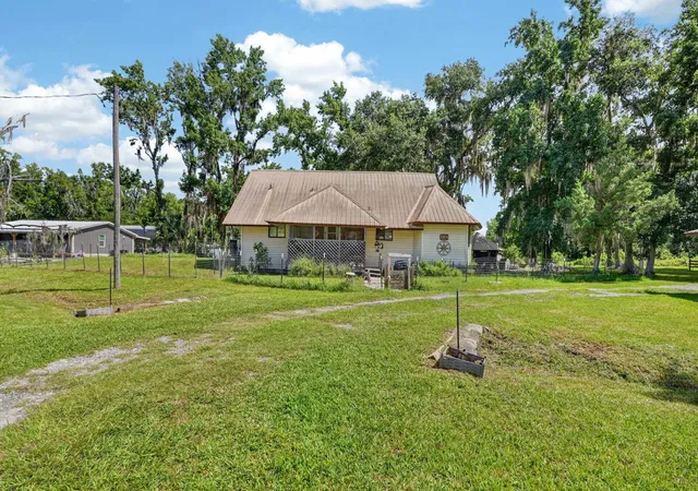 5th image of 110 W Palm Ave, Crescent City, FL 32112 | MLS# FC319960