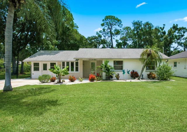 Photo 1 of Single family home for sale at 601 Shore Dr E, Oldsmar, FL 34677 | MLS# TB8529217 | Listing updated on 2026-09-30