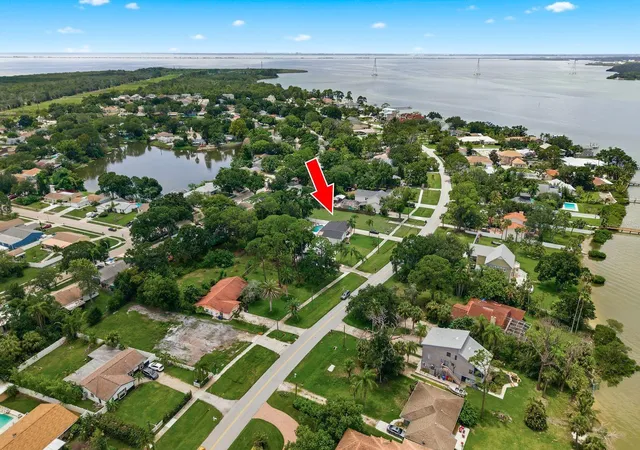 Photo 2 of Single family home for sale at 601 Shore Dr E, Oldsmar, FL 34677 | MLS# TB8529217 | Listing updated on 2026-09-30