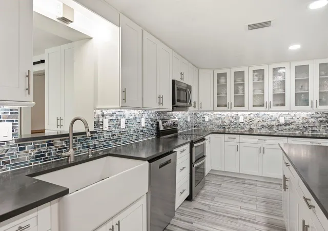 Photo 3 of Single family home for sale at 601 Shore Dr E, Oldsmar, FL 34677 | MLS# TB8529217 | Listing updated on 2026-09-30