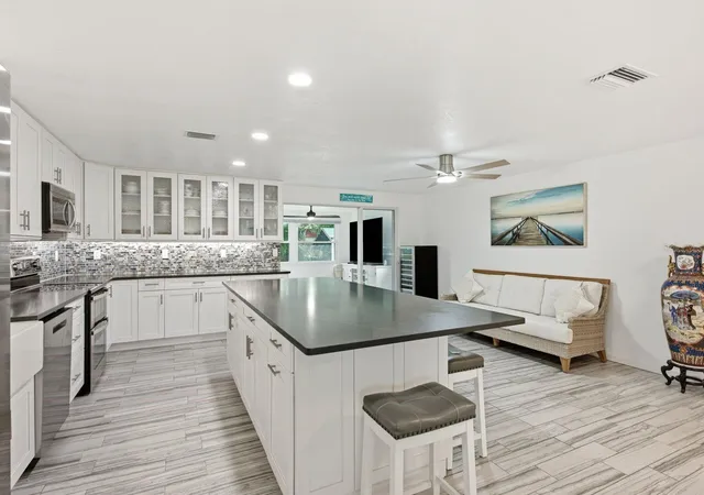 Photo 4 of Single family home for sale at 601 Shore Dr E, Oldsmar, FL 34677 | MLS# TB8529217 | Listing updated on 2026-09-30