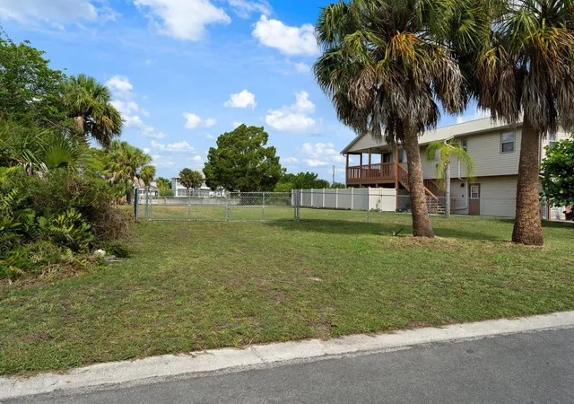 2nd image of 3287 Sea Grape Dr, Hernando Beach, FL 34607 | MLS# W7887639