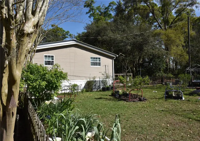 Photo 3 of Manufactured home for sale at 6482 Se 55th Street, Trenton, FL 32693 | MLS# OM728469 | Listing updated on 2026-09-23