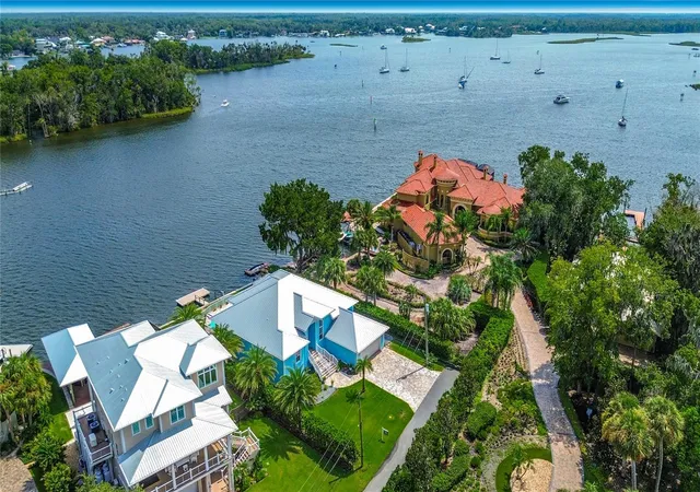 3rd image of 838 Sw Kings Bay Dr, Crystal River, FL 34429 | MLS# TB8529231