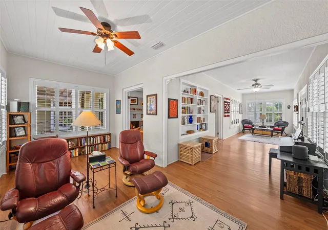Photo 3 of Single family home for sale at 2915 W Angeles St, Tampa, FL 33629 | MLS# TB8529238 | Listing updated on 2026-08-30