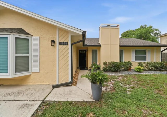 Photo 3 of Single family home for sale at 4934 Wildflower Dr, Lakeland, FL 33811 | MLS# L4963518 | Listing updated on 2026-10-29