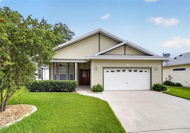 Photo 1 of Single family home for sale at 2216 Ne 40th Terrace, Ocala, FL 34470 | MLS# OM728474 | Listing updated on 2026-08-25