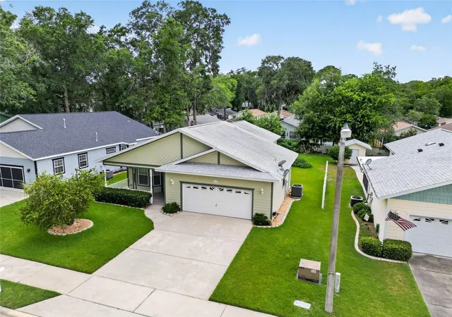Photo 2 of Single family home for sale at 2216 Ne 40th Terrace, Ocala, FL 34470 | MLS# OM728474 | Listing updated on 2026-08-25