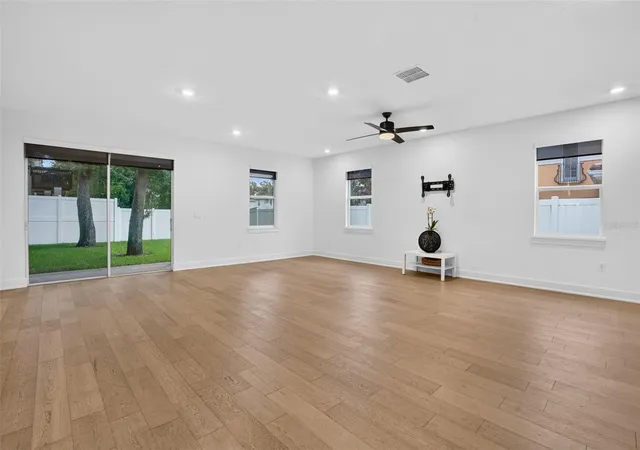 4th image of 5818 1/2 6Th St, Tampa, FL 33611 | MLS# TB8529258