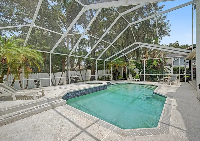 2nd image of 2004 Oakwood Knoll Ct, Valrico, FL 33596 | MLS# TB8529278