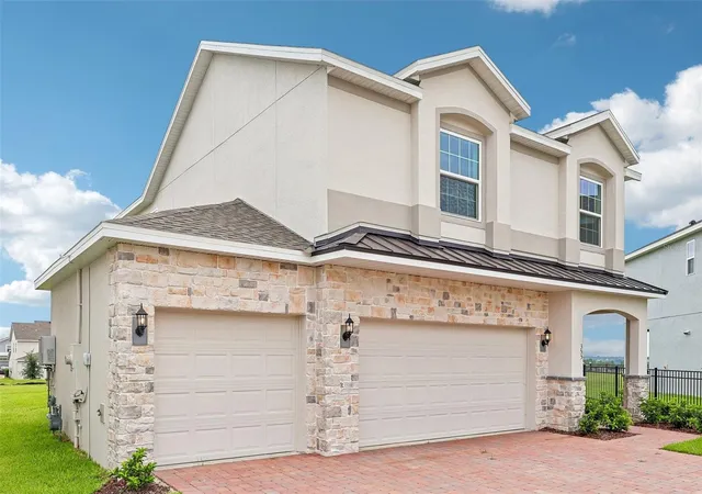 Photo 2 of Sale Pending at 355 Lemongrass Rd, Minneola, FL 34715 | MLS# O6425133 | Listing updated on 2026-08-14