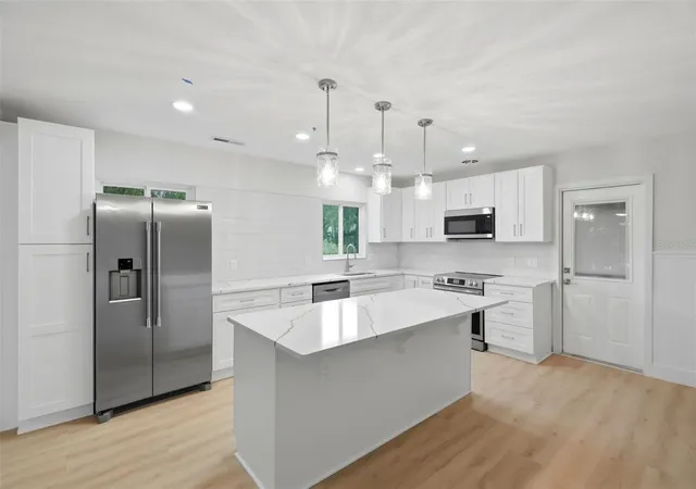 5th image of 15814 3Rd St E, Redington Beach, FL 33708 | MLS# TB8529280