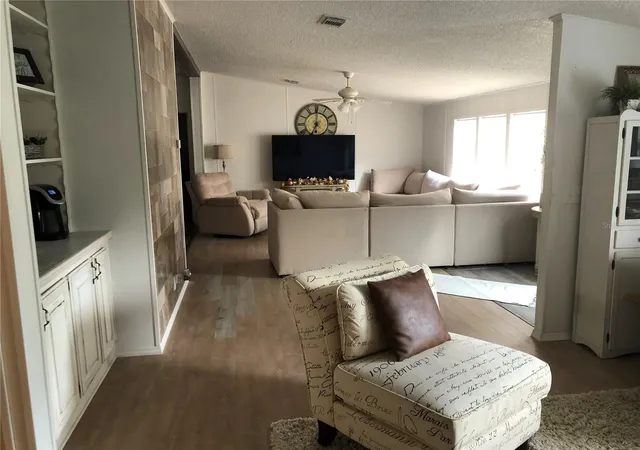 4th image of 265 W Mcclendon St, Lady Lake, FL 32159 | MLS# OM728487