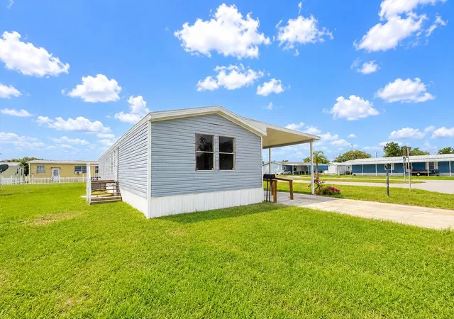 Photo 2 of Manufactured home for sale at 4640 Caloosa Blvd, Lake Wales, FL 33859 | MLS# S5153747 | Listing updated on 2026-09-25