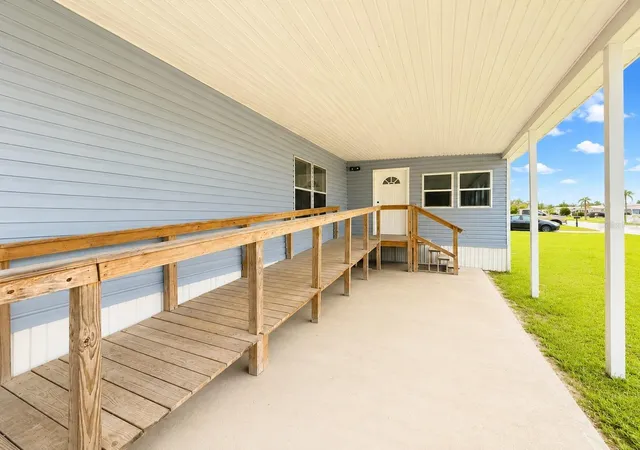 Photo 4 of Manufactured home for sale at 4640 Caloosa Blvd, Lake Wales, FL 33859 | MLS# S5153747 | Listing updated on 2026-09-25