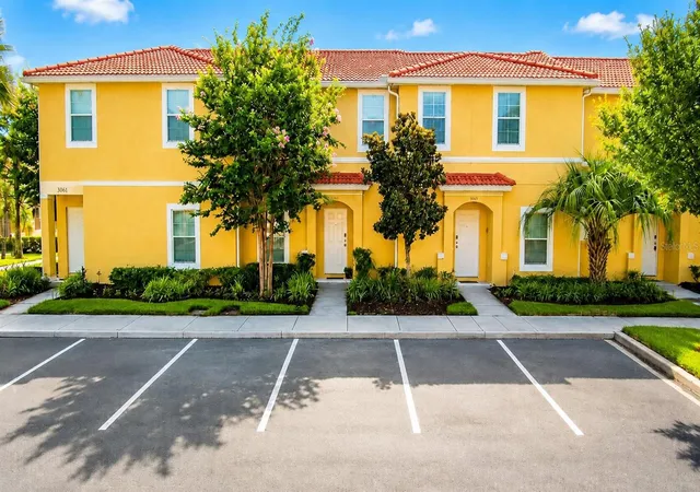 Photo 2 of Townhouse for sale at 3003 White Orchid Rd, Kissimmee, FL 34747 | MLS# O6425164 | Listing updated on 2026-08-29