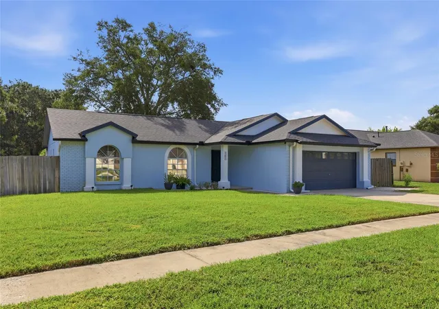 Photo 3 of Sale Pending at 15617 Kensington Trl, Clermont, FL 34711 | MLS# O6425165 | Listing updated on 2026-09-14