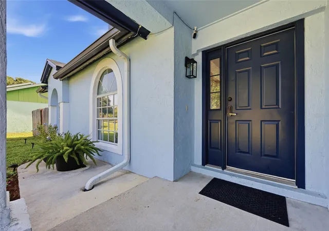 Photo 4 of Sale Pending at 15617 Kensington Trl, Clermont, FL 34711 | MLS# O6425165 | Listing updated on 2026-09-14