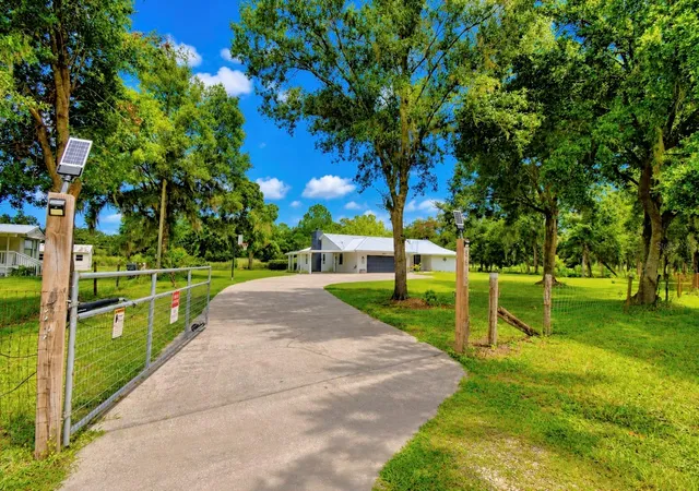 Photo 2 of Single family home for sale at 8610 State Rd 33 N, Lakeland, FL 33809 | MLS# P4939320 | Listing updated on 2026-10-04