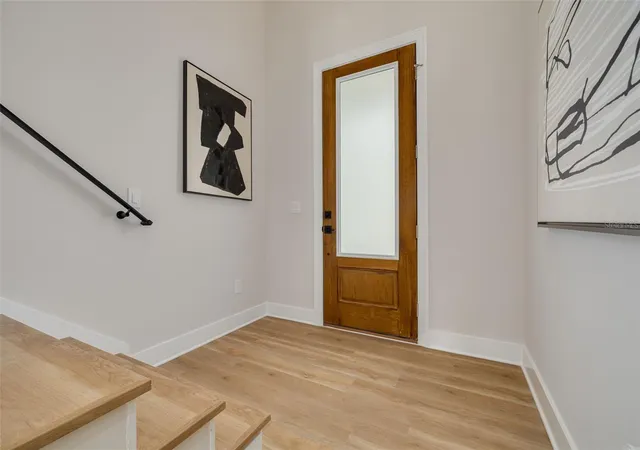 Photo 3 of Townhouse for sale at 5210 Bayshore Blvd #3, Tampa, FL 33611 | MLS# TB8529324 | Listing updated on 2026-10-20