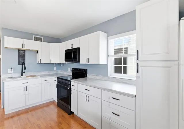 3rd image of 220 St George Dr, Davenport, FL 33837 | MLS# O6425178