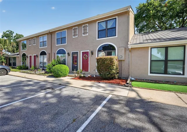 Photo 3 of Townhouse for sale at 1453 Casa Park Cir, Winter Springs, FL 32708 | MLS# S5153753 | Listing updated on 2026-09-01