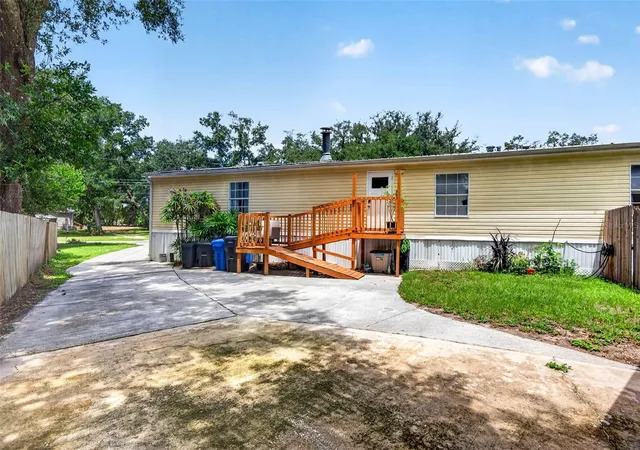 Photo 3 of Manufactured home for sale at 12641 Idlewood Dr, Thonotosassa, FL 33592 | MLS# TB8529340 | Listing updated on 2026-09-22