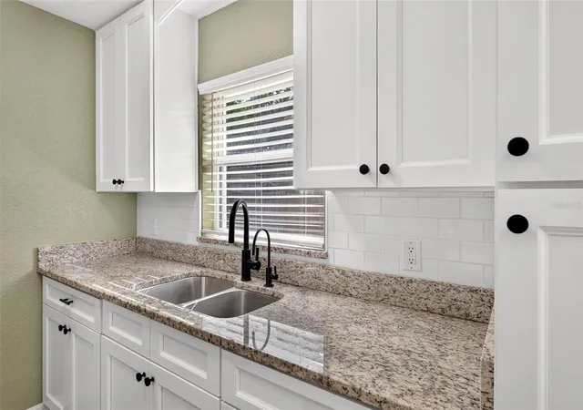 Photo 4 of Single family home for sale at 1125 N Tremain St, Mount Dora, FL 32757 | MLS# O6425183 | Listing updated on 2026-09-27