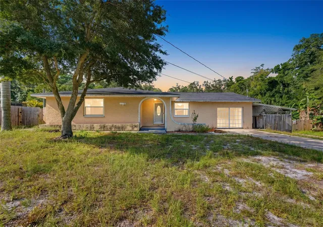 Photo 1 of Sale Pending at 1116 E Oakwood St, Tarpon Springs, FL 34689 | MLS# W7887662 | Listing updated on 2026-08-01