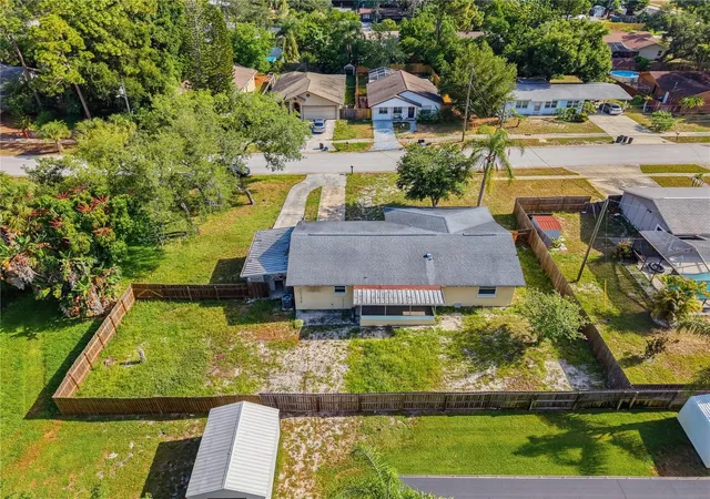 Photo 4 of Sale Pending at 1116 E Oakwood St, Tarpon Springs, FL 34689 | MLS# W7887662 | Listing updated on 2026-08-01