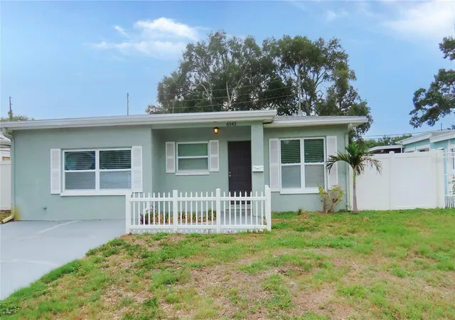 Photo 3 of Sale Pending at 6543 34th Terrace N, Saint Petersburg, FL 33710 | MLS# TB8529388 | Listing updated on 2026-10-16