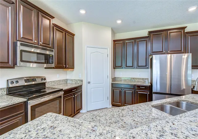 2nd image of 2451 Dakota Rock Dr, Ruskin, FL 33570 | MLS# TB8529406