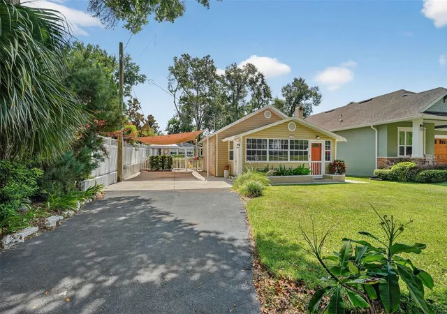 2nd image of 418 E 10th Ave, Mount Dora, FL 32757 | MLS# G5115118