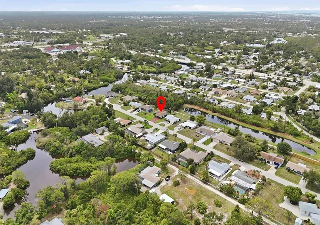 4th image of 383 E Wentworth Cir, Englewood, FL 34223 | MLS# D6148082