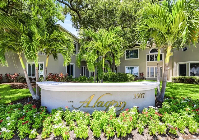 Photo 1 of Townhouse for sale at 3507 Bayshore Blvd #102, Tampa, FL 33629 | MLS# TB8529420 | Listing updated on 2026-08-26