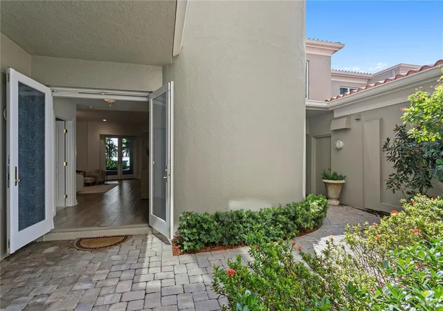 Listing Photo 1 - Condo for sale in building located at 3507 Bayshore Blvd, Tampa, FL 33629 - Unit #102