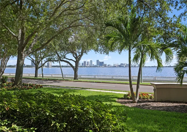 Photo 2 of Townhouse for sale at 3507 Bayshore Blvd #102, Tampa, FL 33629 | MLS# TB8529420 | Listing updated on 2026-10-07