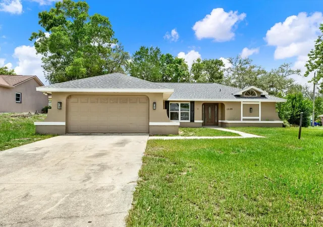 Photo 1 of Single family home for sale at 12186 Lamont Dr, Spring Hill, FL 34608 | MLS# W7887667 | Listing updated on 2026-10-20